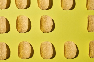 Kopyalama alanı için yeri olan patates cipsleri satırlarda