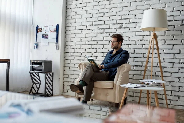 Focused Smart Modern Successful Caucasian Investor Entrepreneur Reading Book Armchair — Stock Photo, Image