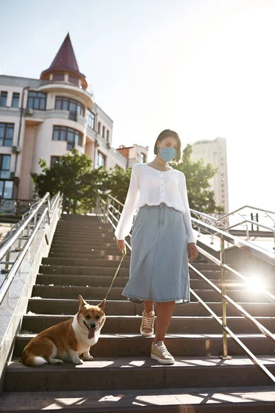 Caucasian Girl Going Staircase Her Corgi Dog City Young Woman — Stock Photo, Image