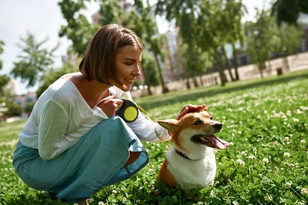 Young Smiling Caucasian Girl Caressing Her Cute Corgi Dog Green — Stock Photo, Image