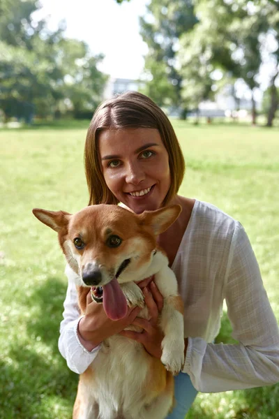 Young Caucasian Girl Holding Her Cute Corgi Dog Green Meadow — Stock Photo, Image