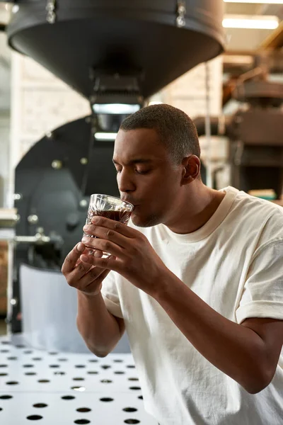 Professional Male Barista Drinking Fresh Natural Coffee Glass Blurred Factory — Fotografia de Stock