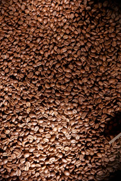 Draufsicht Auf Geröstete Kaffeebohnen Die Mixer Der Industriellen Röstmaschine Der — Stockfoto