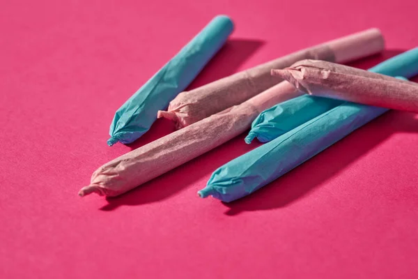 Close Six Cannabis Rolled Joints Isolated Pink Background Legalized Light — Fotografia de Stock