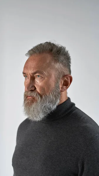 Elderly Focused Caucasian Man Looking Away Trendy Bearded Pensioner Wearing — Stockfoto