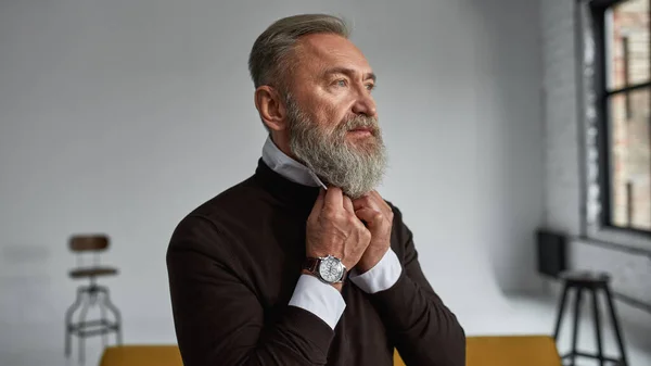 Cropped Image Senior Serious Caucasian Man Correcting Shirt Collar Spacious — Stockfoto