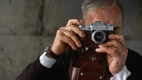 Partial Image Elderly Serious Caucasian Man Taking Photo Old Camera — Stockfoto