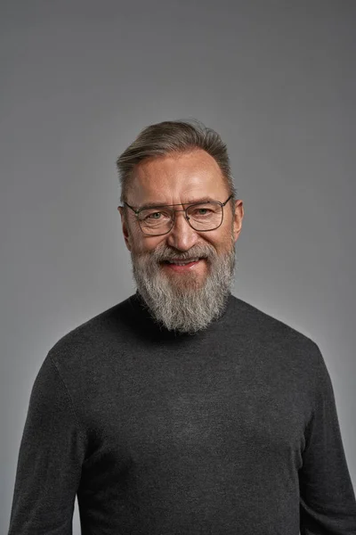 Front View Elderly Smiling Caucasian Man Looking Camera Trendy Bearded — Stockfoto