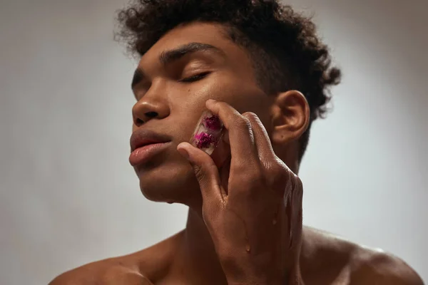 Partial African American Guy Apply Ice Slice Rose Flowers His — Φωτογραφία Αρχείου