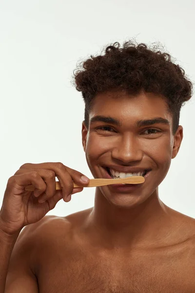 Cropped Smiling Black Guy Brushing His Teeth Toothpaste Young Brunette — Zdjęcie stockowe