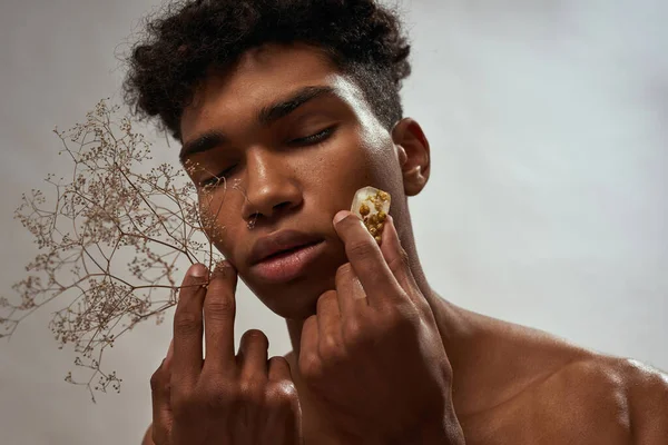 Partial Black Guy Applying Ice Slice Plant His Face Young — Φωτογραφία Αρχείου