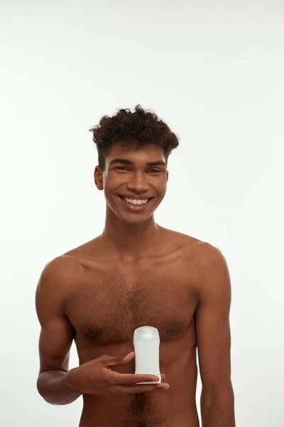 Smiling Black Guy Holding Deodorant Looking Camera Young Slim Brunette — Foto Stock