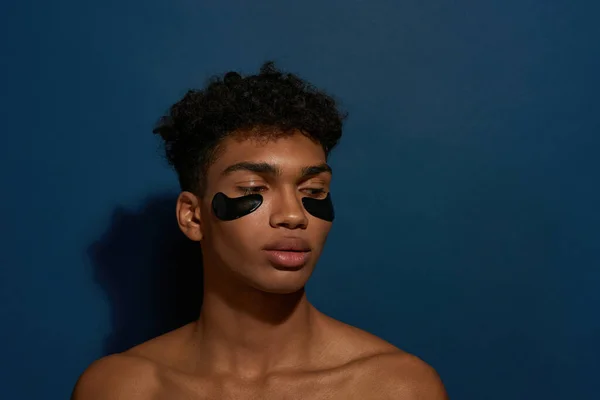 Cropped Focused Black Guy Eye Patches Face Young Man Naked — Φωτογραφία Αρχείου