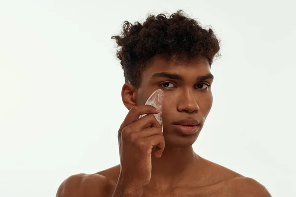 Cropped Image Black Guy Applying Ice Slice His Face Young — Foto Stock