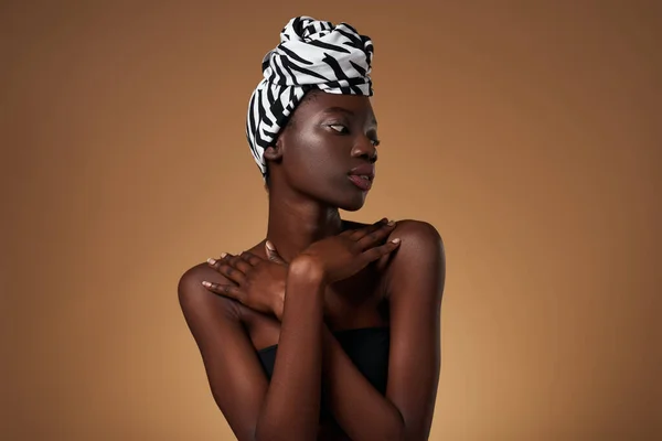 Stylish Concentrated Black Girl Wearing Traditional African Turban Touching Herself — Fotografia de Stock