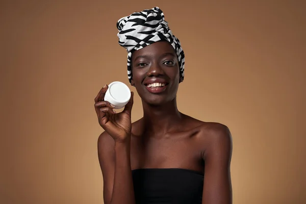Smiling Elegant Black Girl Holding Container Cosmetic Cream Beautiful Young — Stockfoto
