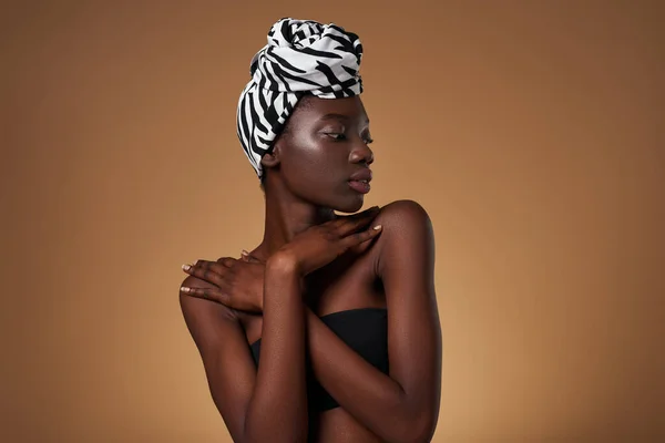 Focused Elegant Black Girl Wearing Traditional African Turban Touching Herself — 图库照片