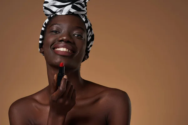 Smiling Fashionable Black Girl Lipstick Looking Camera Pretty Young Slim — Stock Fotó