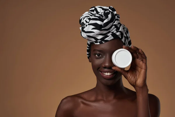 Portrait Smiling Black Girl Covering Eye Container Cosmetic Cream Looking — Stock fotografie