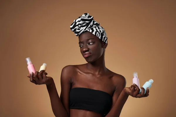 Dissatisfied Black Girl Holding Looking Colorful Nail Polishes Pretty Young — Stock fotografie