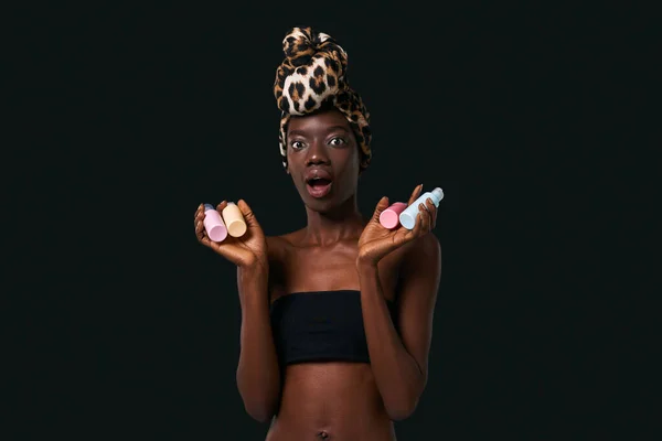 Surprised Black Girl Holding Four Colorful Nail Polishes Looking Camera — Photo