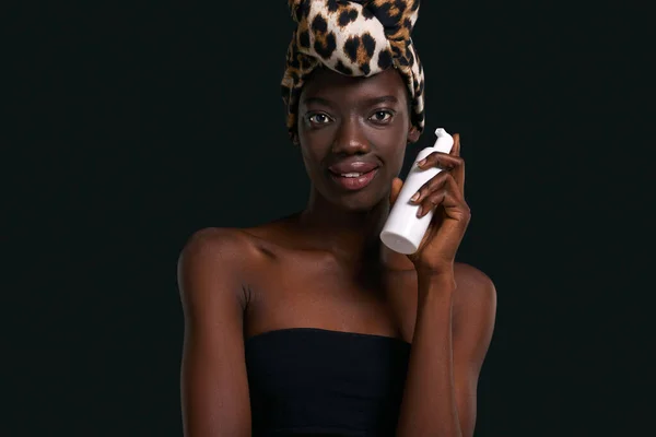 Black Girl Holding Bottle Cosmetic Cream Looking Camera Young Slim — Photo