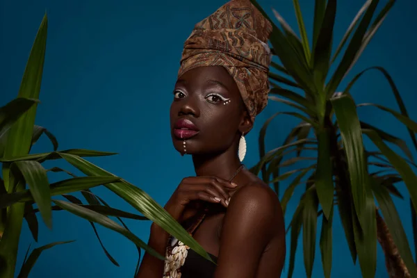 Serious Elegant Black Girl Green Palms Looking Camera Beautiful Young — Stock Photo, Image