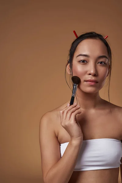 Serious Elegant Asian Girl Cosmetic Brush Looking Camera Beautiful Young — Foto de Stock