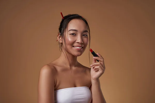 Smiling Elegant Asian Girl Lipstick Looking Camera Beautiful Young Brunette — Stockfoto