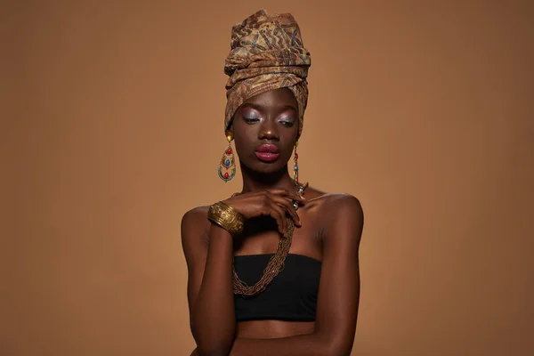 Front View Thoughtful Elegant Black Girl Wearing Traditional African Outfit — 스톡 사진