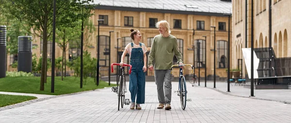 Front View Young Pleased Caucasian Couple Walking Bicycles City Pavement — Stock Photo, Image