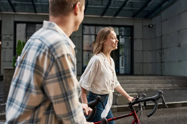 Side View Young Couple Walking Bicycles City Street Modern Urban — Stock Photo, Image