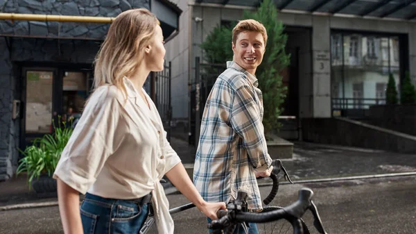 Side View Young Smiling Caucasian Couple Going Bicycles City Street — Stock Photo, Image
