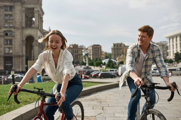 Smiling Man Looking His Excited Girlfriend While Riding Bicycles City — Stock Photo, Image