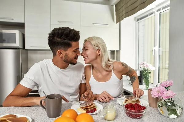 Young Joyful Multiethnic Couple Touching Face Face Eating Pancakes Breakfast — Stock Photo, Image