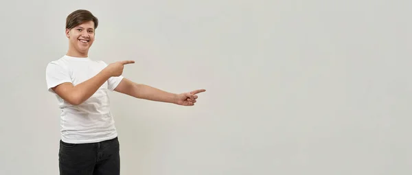 Smiling Caucasian Teenage Boy Pointing Fingers Looking Camera Guy Zoomer — Stock Photo, Image