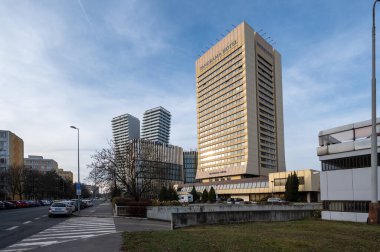 Şehrin modern binası