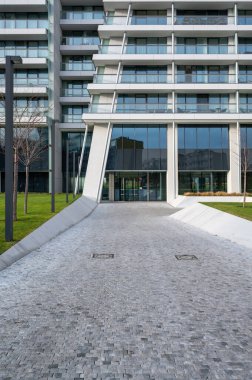 Şehrin modern binası