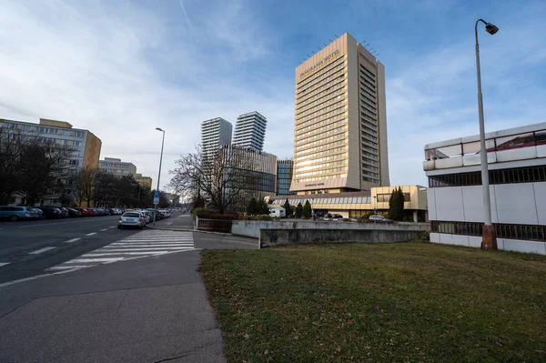 Şehrin modern binası