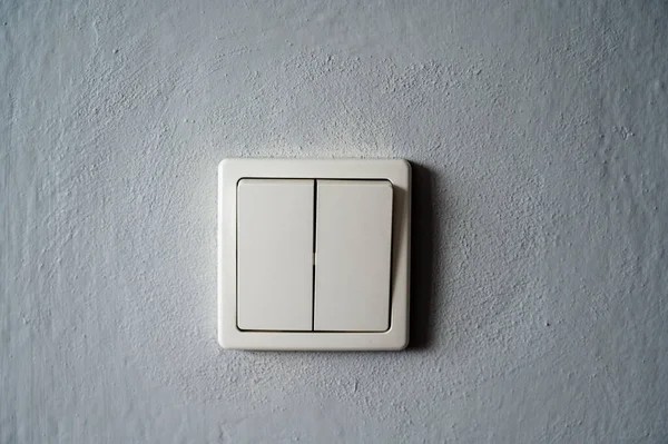 Duvardaki beyaz düğme