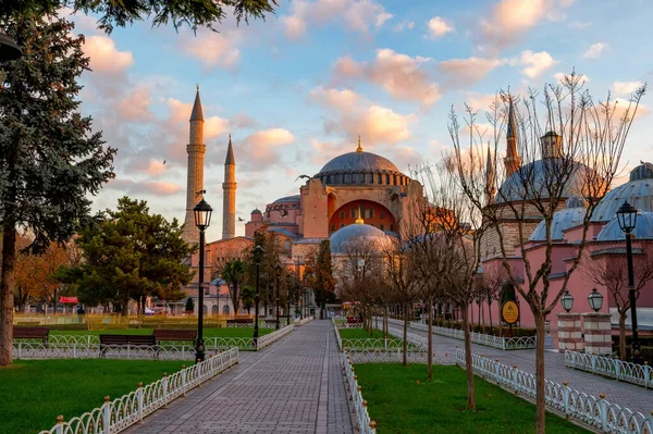 ISTANBUL, TURKEY - 10 december 2020: Hagia Sophia Grote Moskee buitenkant — Stockfoto