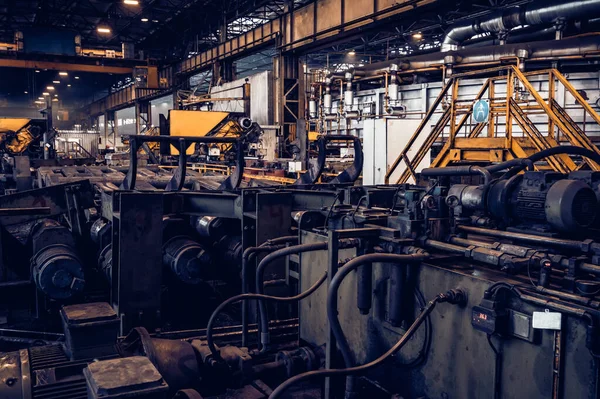 Fábrica de hierro y acero o molino de tuberías ubicado en Taganrog, al sur de Rusia — Foto de Stock