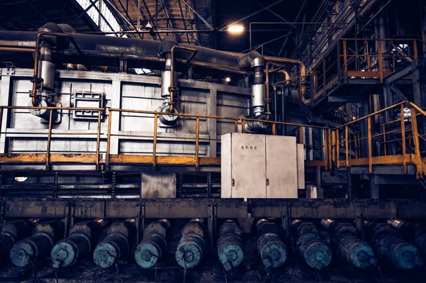 Металлургический завод или трубный завод, расположенный в Таганроге на юге России — стоковое фото