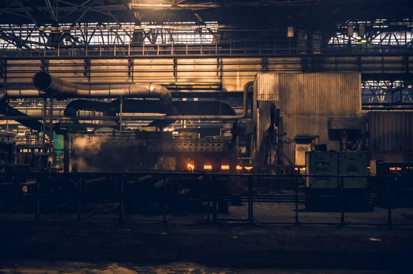 Fábrica de hierro y acero o molino de tuberías ubicado en Taganrog, al sur de Rusia Imágenes de stock libres de derechos