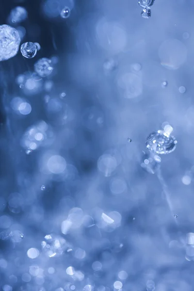 Wasserspritzer und Wasserblasen — Stockfoto