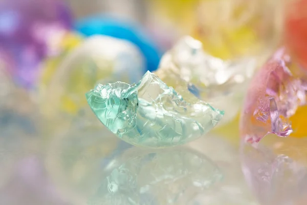 Trasiga gelé bollar med reflexioner — Stockfoto
