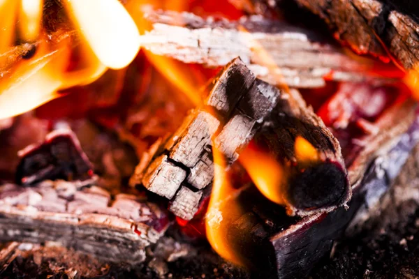 Fire and red embers in the fire — Stock Photo, Image