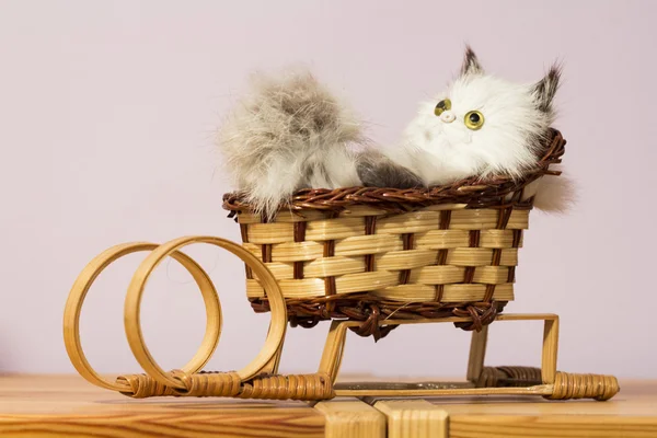 Toy cat in a basket — Stock Photo, Image
