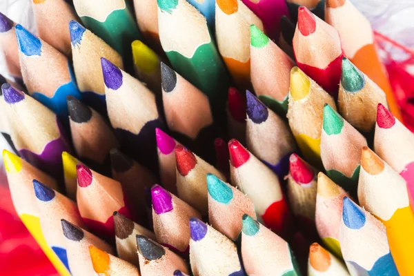 Ομάδα απότομη χρωματιστά μολύβια — Φωτογραφία Αρχείου