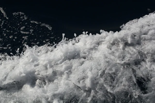 Foaming ocean waves — Stock Photo, Image